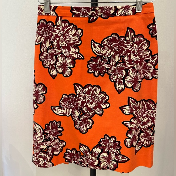 Maeve pencil skirt size 4. Orange with purple, white, and black flower pattern - Picture 6 of 6